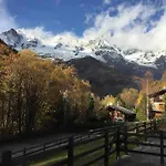 Holiday home 2br Terrace Mont Blanc View & Parking Courmayeur